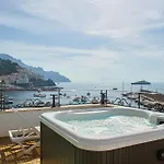 Aurora Hotel