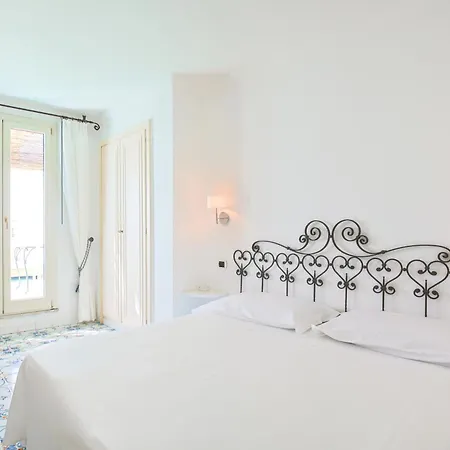 Aurora Hotel