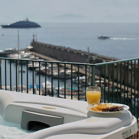 Hotel Aurora 4*