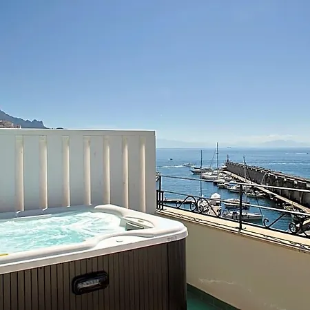 Aurora Hotel 4*