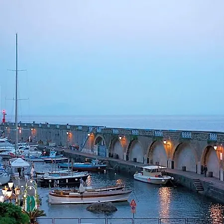 Aurora Hotel 4*