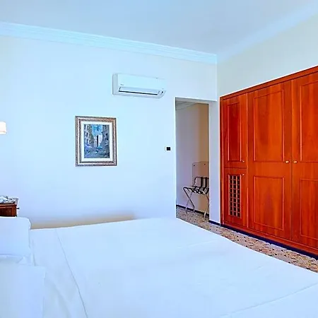 Aurora Hotel